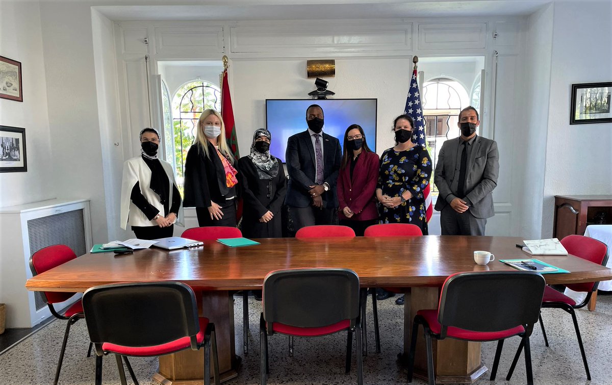 Look who paid us a visit this morning at MACECE! It's the Consul General, Lawrence Randolph and Kathleen Eagen, Counselor for Public Affairs at the US. Embassy. 
انظروا من زارنا اليوم! إنه القنصل الأمريكي  لورانس راندولف ومستشارة الشؤون العامة بالسفارة الأمريكية كاثلين إيجن.