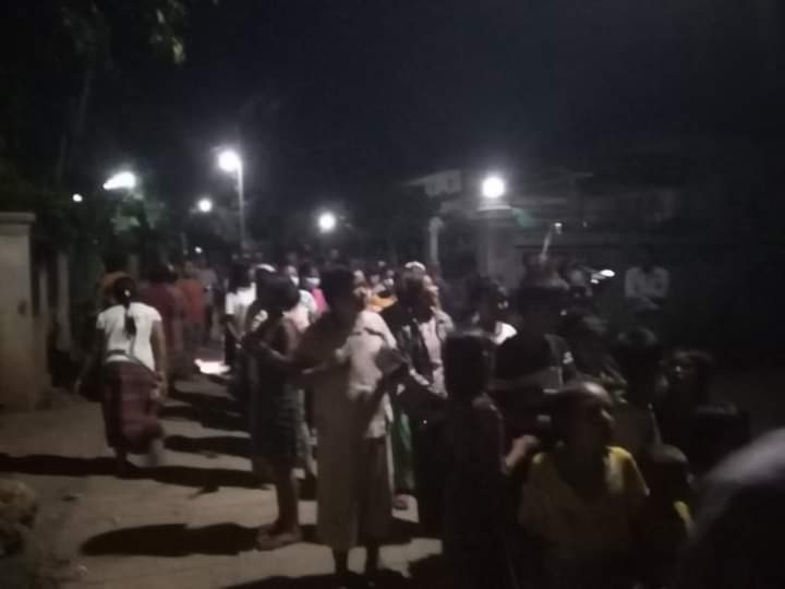 Locals in a village west of Monywa township banged pots and pans &amp; marched in the village in defiance of military dictator on the night of October 26.

#ASEAN_StandWithJustice
#Oct26Coup
#WhatsHappeningInMyanmar