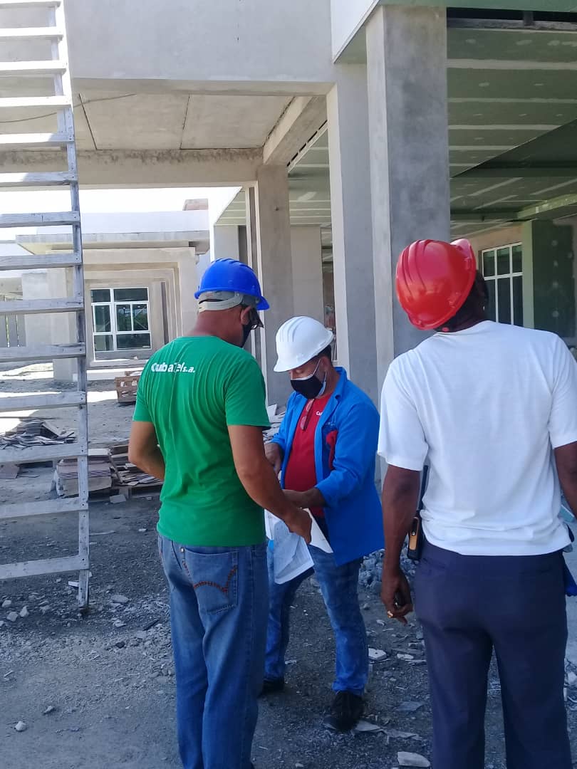 EmpresaCubatel's tweet photo. Durante el mes de octubre la División Técnica de Equipos de #CubatelSA realiza la asesoría y supervisión en la red GPON del hotel Yuraguanal en Holguín. 
#CubatelSAenlaInformatización #25AñosDeCubatelSA @MINCOMCuba @MayraArevich @GEIC_DICE @AriDeCuba https://t.co/NQsE56j2ik