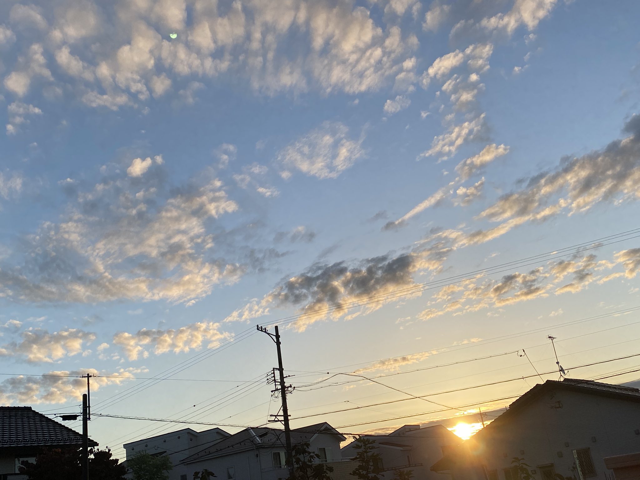 スノードロップ 今朝の空 日がのぼる時 １日のはじまり 今日の空 今日の空色 日の出 今朝の空 朝空 明け方の空 空の色 そらのいろ 朝の空 見上げた空の色 空を見上げて 10月の空 空がある風景 T Co Jimvtawtrs Twitter