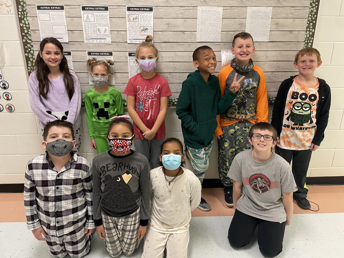 Knights choose to be healthy so their dreams can come true in Mrs. Bogaards’ class! #RedRibbonWeek2021 <a href="/NHE_HCS/">NHE_HCS</a>