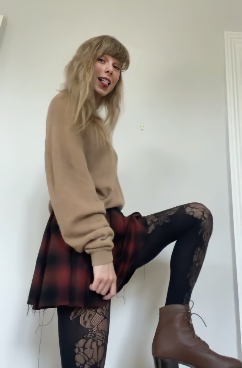 taylorlvebot's tweet photo. #basicautumnloversrise #ARIAsTaylorSwift https://t.co/uFmRc77OSq