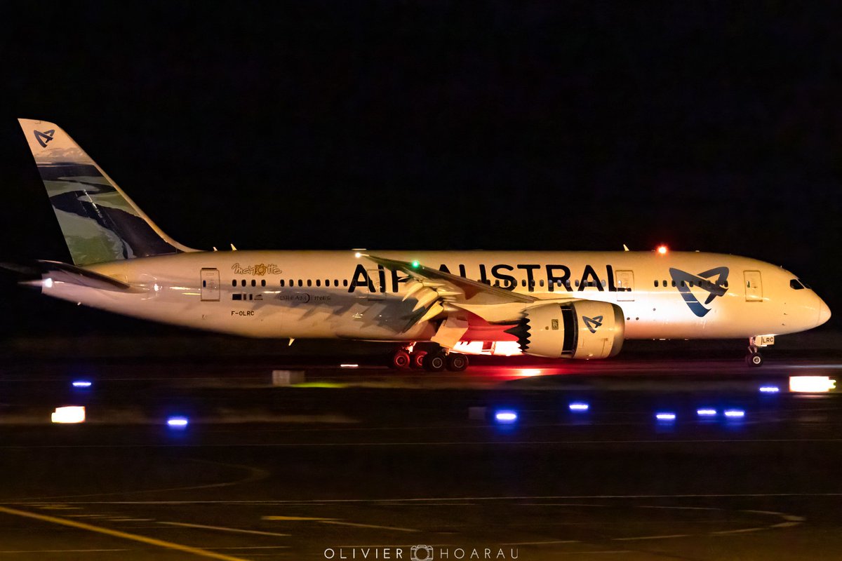 OlivierHoarau's tweet photo. ๐ท๐ช Dream๐Liner โ๏ธ #FOLRC #Boeing #B787 arriving from #Mayotte โ๏ธ๐
#AvGeek #AirAustral #flyairaustral #reunionisland #lareunion #aeroportrolandgarros https://t.co/d3iJGl3d94