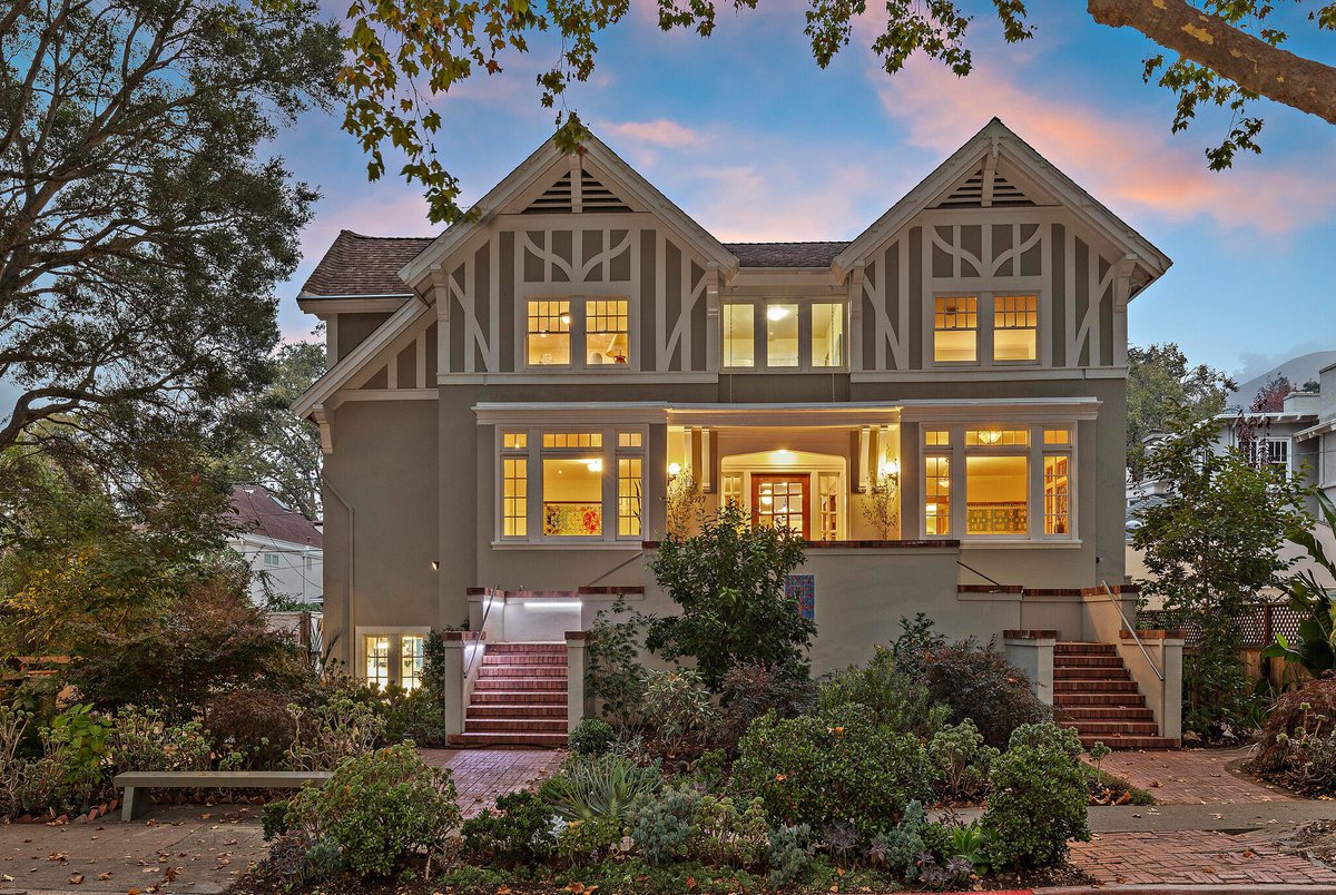NathanHeadPhoto's tweet photo. Would you choose a $3 million mansion in California or BAYC #8817? https://t.co/vFlHTelxmc
