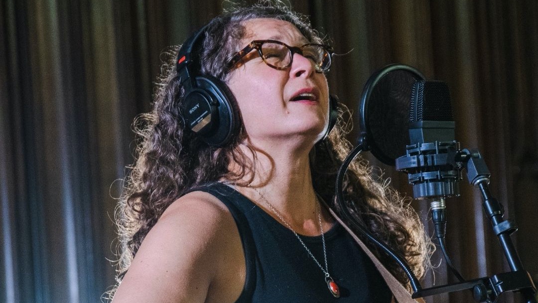 kppconcerts's tweet photo. ⚡#KPP at 20 Launch! Artist Reveal!

⚡ Our sixth artist in the lineup is @mhamiltonmusic 

📽️ Check out the beautiful video: https://t.co/UOvw6zmtOd

@VisitKingstonCA @Artsking @ONArtsCouncil #bnicefilms #FullFrequency https://t.co/NUQCYuiJUF