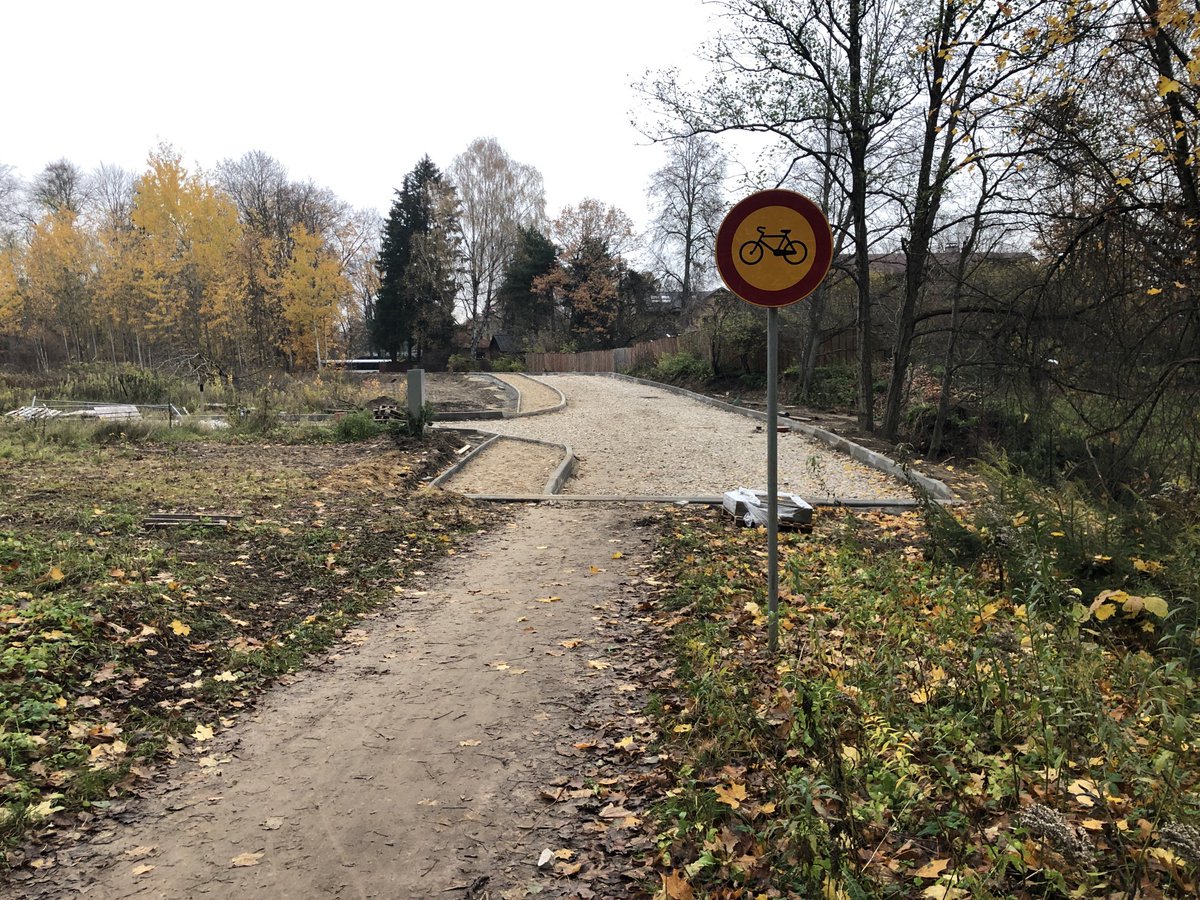 Unikums kā pašvaldība atļauj sabojāt Mārupītes zaļo veloceļu!!!!! Kurš saskaņoja kaut ko šādu? Monstrāla būve vietā, kur iepriekš bija gājēju un velosipēdu ceļš. Pie kam, kur ir apbraucamais ceļš atbilstoši MK 421.noteikumiem darbu veikšanas laikā??? ⁦<a href="/rdsvc/">mateja</a>⁩