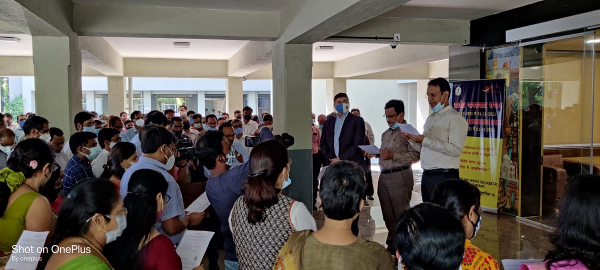 PuneCGSTAuditII's tweet photo. The Integrity Pledge was administered by Shri P.K.Behera, Principal Commissioner, CGST Pune-I, and Shri Atul Gupta Commissioner, CGST Audit-II,  to the officers of Pune Zone at 11 am on 26.10.2021 as a part of Vigilance Awareness Week being observed from 26.10.2021 to 01.11.2021. https://t.co/28xn9KKbAg