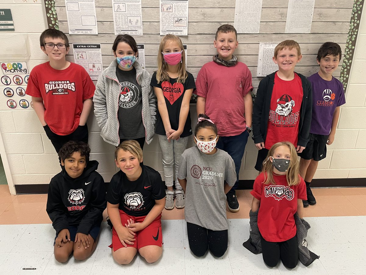 Knights are happy to show their college spirit in Mrs. Bogaards’ class! #RedRibbonWeek2021 <a href="/NHE_HCS/">NHE_HCS</a>
