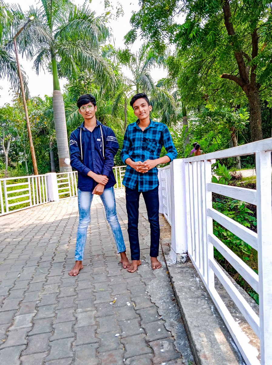 its_shivin_07's tweet photo. Me and my friend sahil .#lots_of_fun https://t.co/qfwaF2CTUm