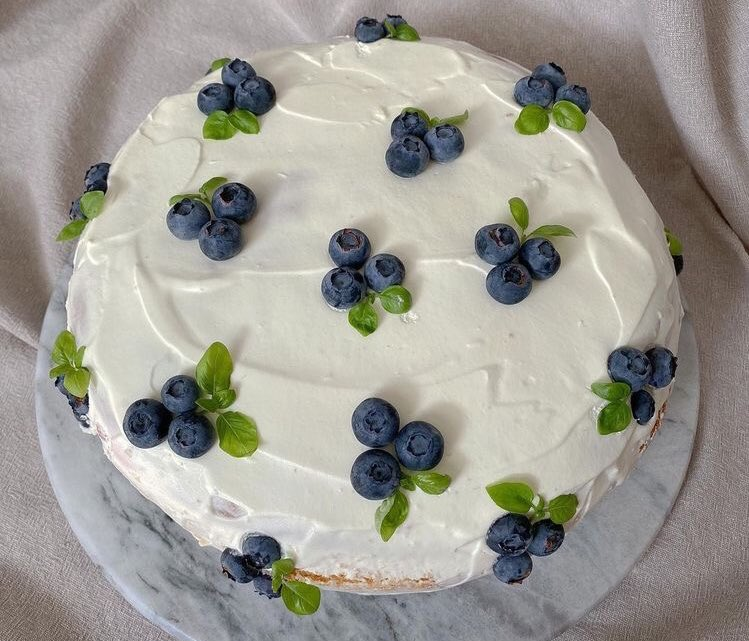 daily_dolce's tweet photo. Berry cakes by domsli22 https://t.co/TBLrpuh8cG