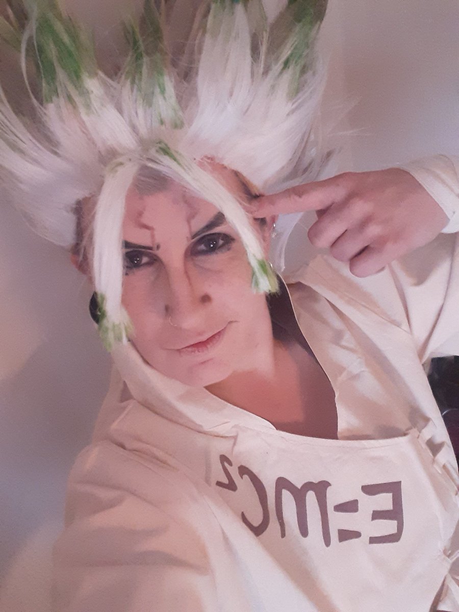 embercat_'s tweet photo. Partyhard 🤣🤣🤌
WIE SEHR ICH DAS COSPLAY EINFACH FEIERE und liebe🙈

Ich fühl mich wie Son Goku mit der Wig... xD
Nach einem Jahr rumliegen,passt die wig immernoch 
#drstonecosplay #senkuishigami #crossplayer https://t.co/5on9LJLJH9