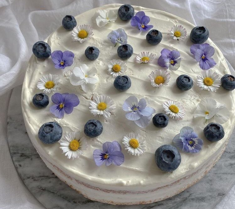 daily_dolce's tweet photo. Berry cakes by domsli22 https://t.co/TBLrpuh8cG