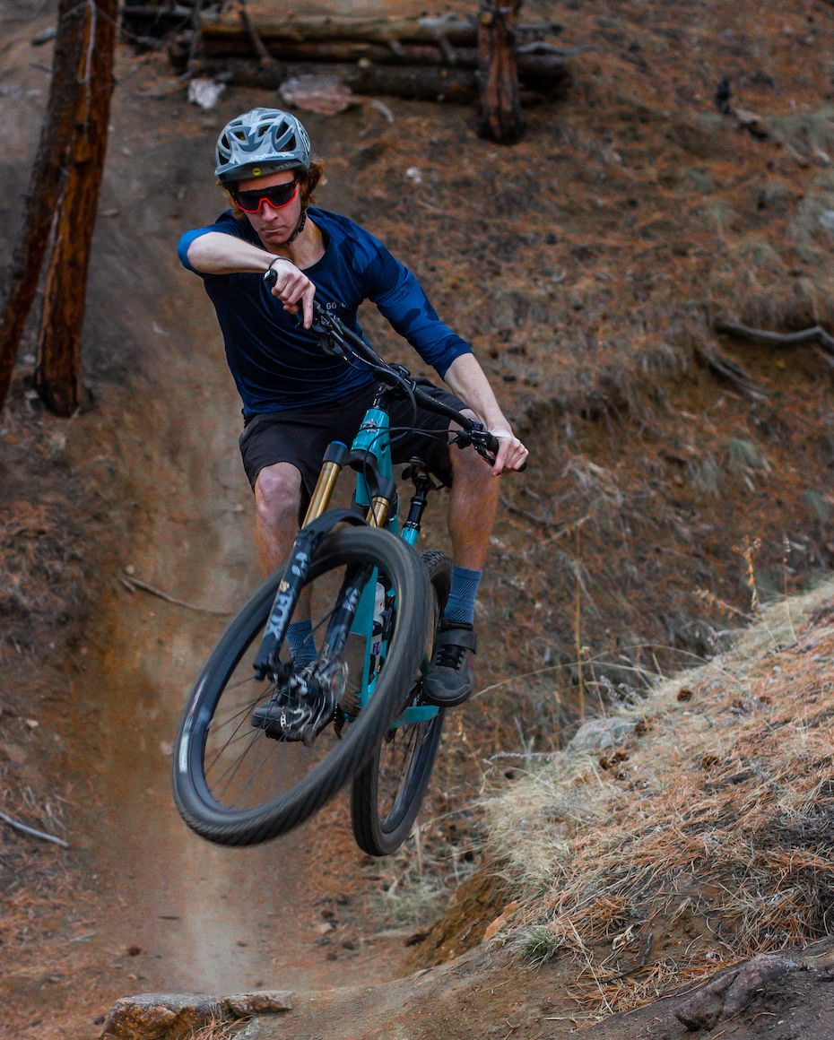 VeloSaddles's tweet photo. Jumpstart your week! 🐇 

Rider: #VeloAmbassador @chillie.1

#Mondaymotivation #mountainbiking #velo #velosaddles #mountainbike #yetibikes #mtbpics #mtbmonday #pinkbike https://t.co/QJ2EIjKaWI