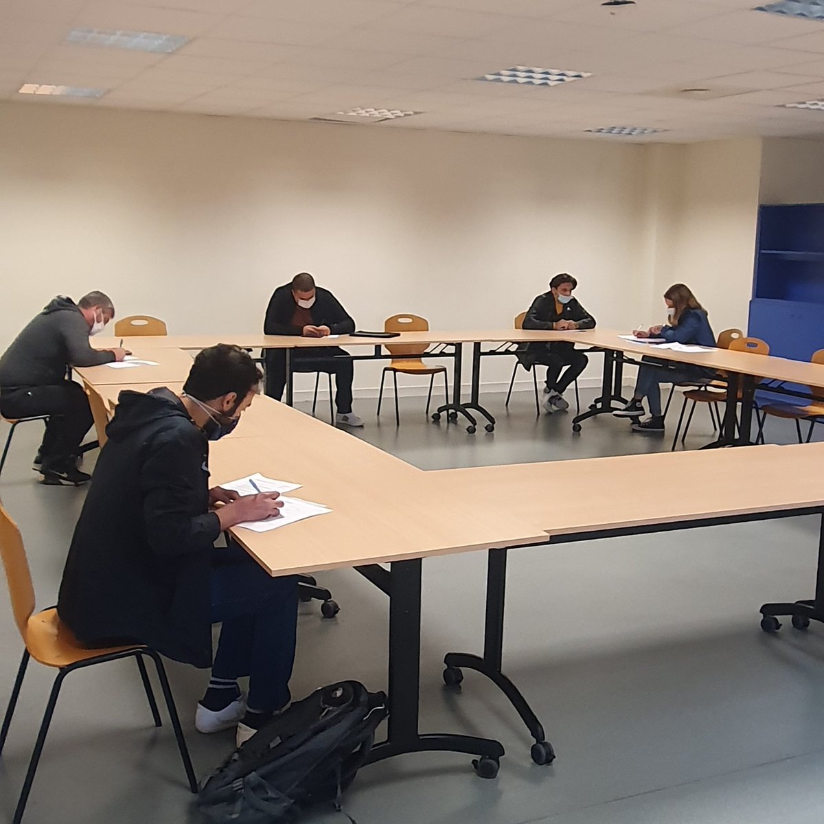 MeneceurZohra's tweet photo. #Avecpoleemploi Tourcoing,recrutement au ❤ du quartier de la #Bourgogne @Tourcoingville #Partenariat #Universlemploi
↪2️⃣5️⃣ présents 👏
👉8️⃣ retenus #randstadinhouse 
👉5️⃣ retenus #adenior 
👉2️⃣ retenus #serviceriehautsdefrance 
@balentfabrice @Stephaniedemai1 @BonelCharlotte https://t.co/3VUAyuZJCO