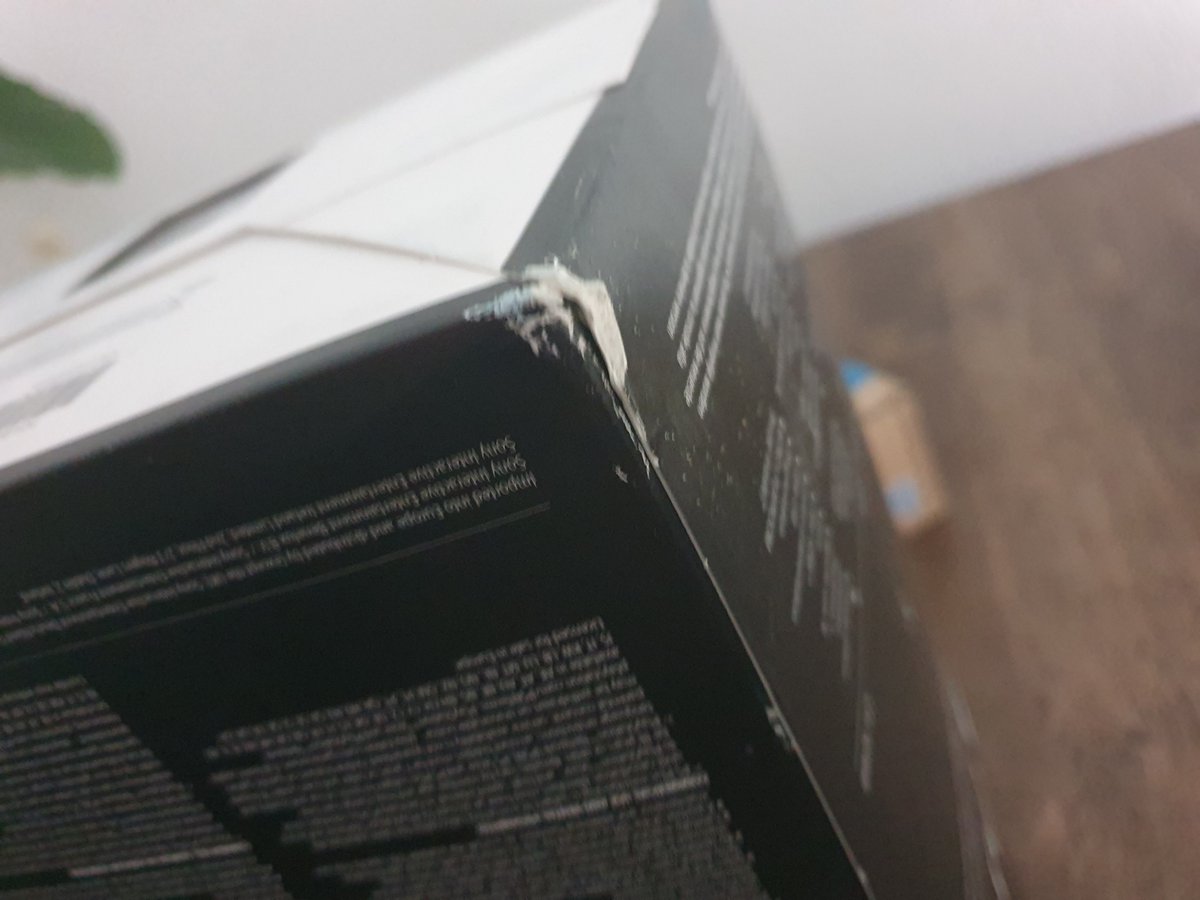 Cryptohoe's tweet photo. @Coolblue_NL Ik heb zojuist eindelijk een PS5 Digital ontvangen. Waarom wordt het niet verpakt en wordt er alleen een sticker geplakt op de originele doos? Dit had ik niet verwacht van Coolblue... https://t.co/SP9e7mEyiB
