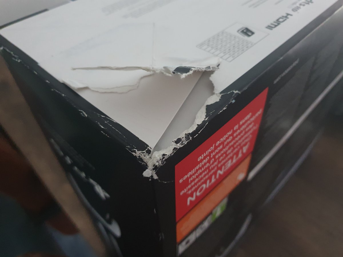 Cryptohoe's tweet photo. @Coolblue_NL Ik heb zojuist eindelijk een PS5 Digital ontvangen. Waarom wordt het niet verpakt en wordt er alleen een sticker geplakt op de originele doos? Dit had ik niet verwacht van Coolblue... https://t.co/SP9e7mEyiB