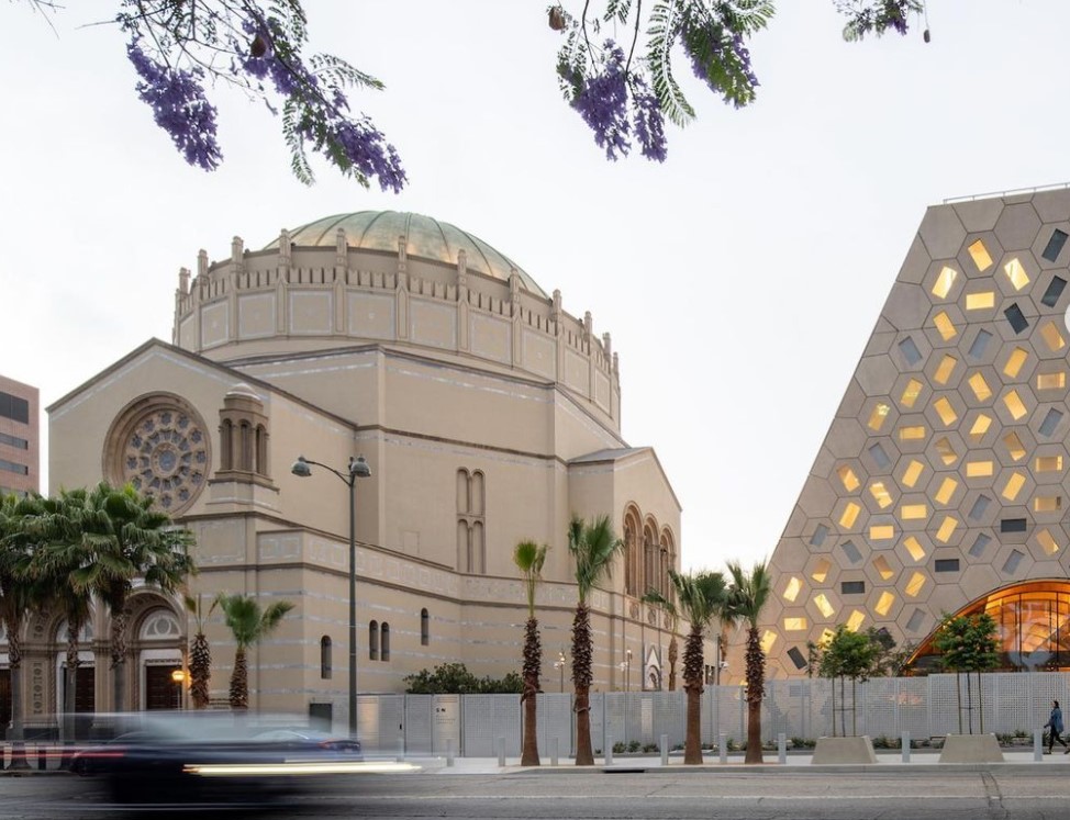 Spacegency, were honored to be invited to develop the the graphics, identity and wayfinding for the Audrey Irmas Pavilion in Los Angeles. It’s has recently been completed and is expected to open in early 2022.