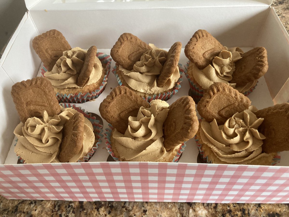 Today’s Biscoff cupcakes #homebakes to thank <a href="/StRichardsHosp/">St Richard's Hospice</a> Fundraising Team for welcoming so warmly my eldest son as a volunteer each week 🤗