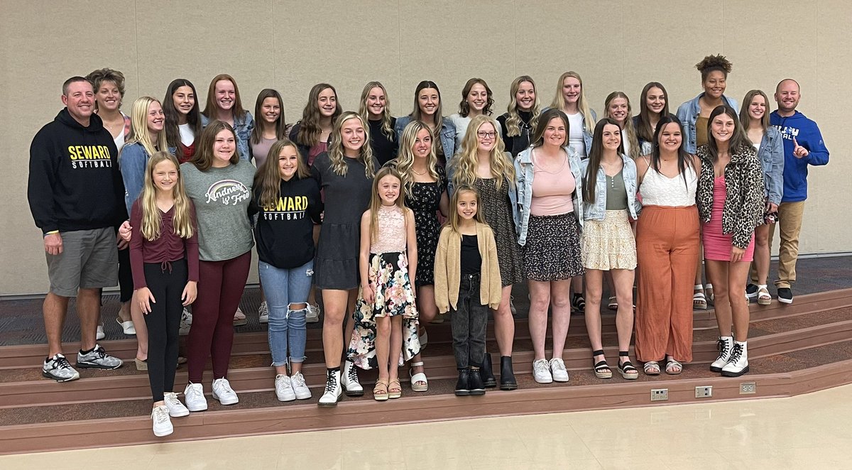 SewardSoftball's tweet photo. Last night we got the crew together for one last time. #thankyou to everyone who made this year awesome! Lots to celebrate &amp; always fun seeing everyone. Thank you seniors &amp; their parents for all you have done for Seward softball the last 4yrs. #fullsend #muchlove @SewardBlueJays https://t.co/uEhOGZpnG0