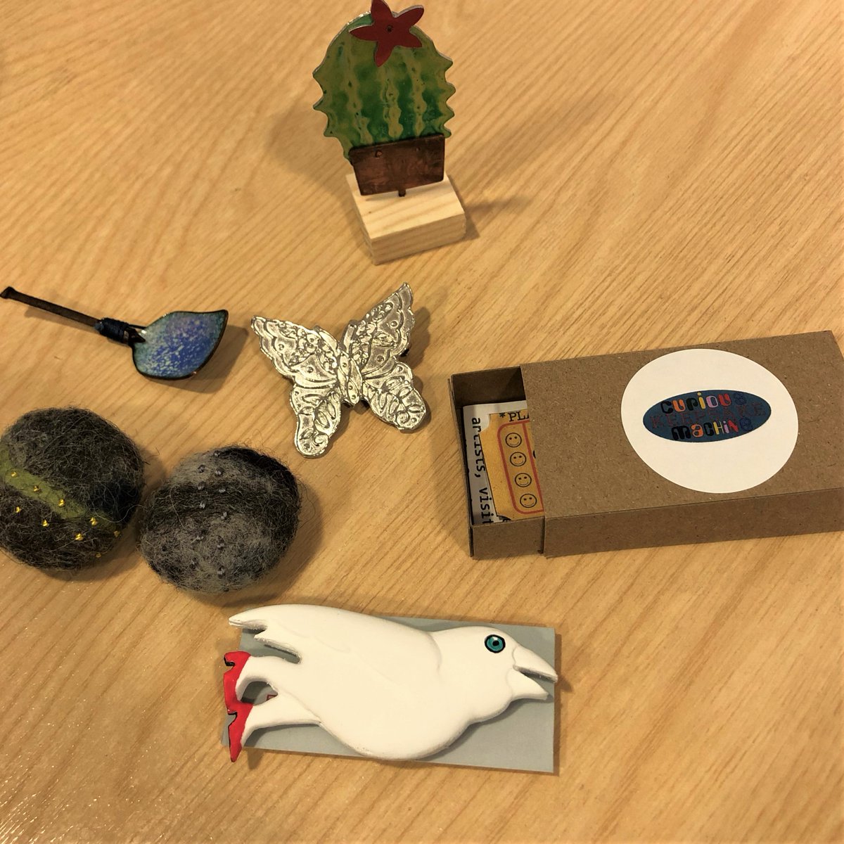 2021VisualArts's tweet photo. We welcomed a new addition to @2021VisualArts today. The #CuriousKeepsakeMachine has arrived!
For £1 you can take home original and ltd edition handcrafted art by leading Lincs makers.
Funded through @ace_national, and with support from @Design_Nationuk
#artforall #20yearsof2021 https://t.co/5SSDzGCCuI