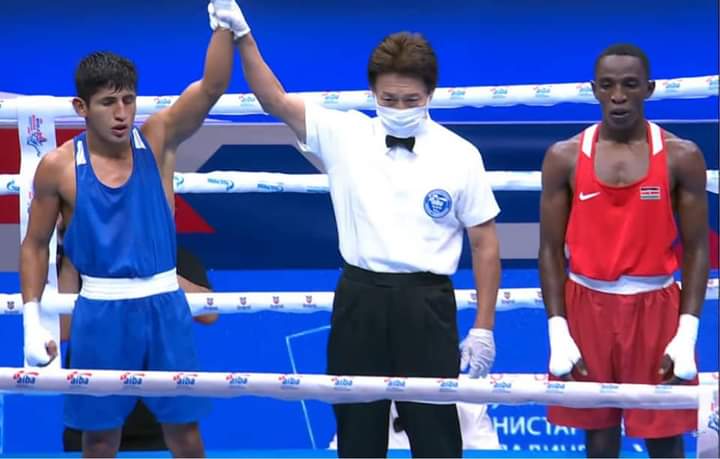 El boxeador Luis Delgado ganó su primer combate en el Campeonato Mundial que se realiza en Serbia, al vencer al keniano David Macharia por decisión unánime. Su próxima pelea será el 1 de noviembre contra Darbaidze Nodari, de Georgia. 🇪🇨🥊

#JuntosLoLogramos