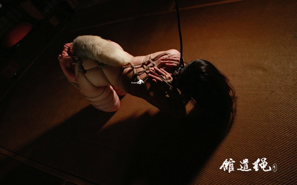 一脸的春潮，满眼的私欲，一只最会叫“床，床，床”的小母狗。

@Monica1224_ 
#绳缚 #绳道馆 #绳艺 #紧缚 #K9 #犬奴 #人体 #调教 #bdsm https://t.co/1buFRxQ18z