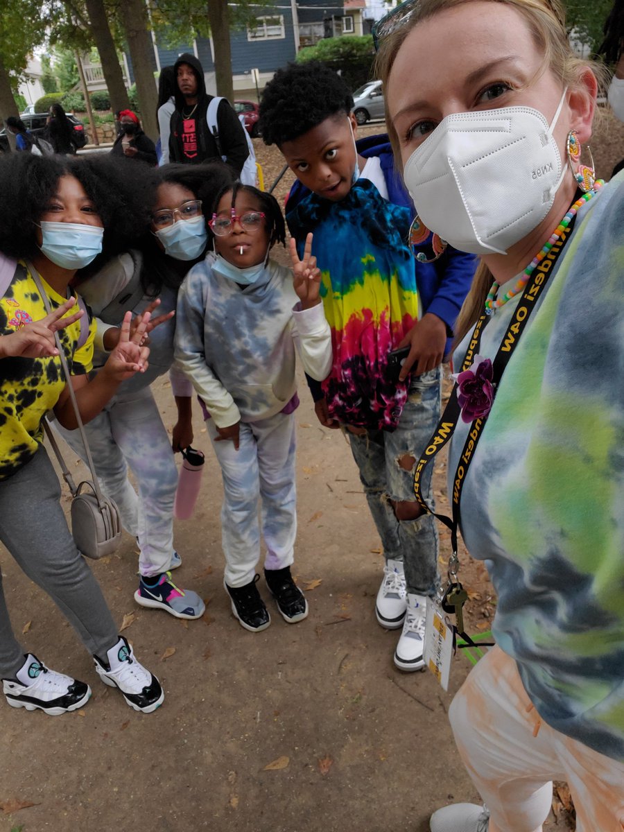 k_sophieking's tweet photo. Kindezi O4W Peace Week/Day 1! "Peace Out Bullying" Loved seeing our geniuses in tie dye, peace signs, and positive messages! Our elected MS Peace Ambassadors also shared inspiring morning announcements about building peace within!#geniusawakening @KindeziED @KO4WRF @DeanAverySays https://t.co/GWfNkewYAp