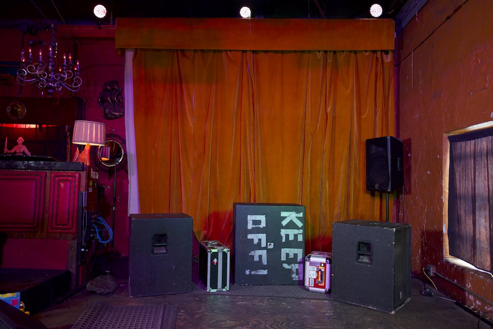 No need to 'keep off' now... <a href="/SnugRock/">Snug Harbor</a> is back open with an incredible lineup of shows! 😎  if you're in the Charlotte area, make sure to stop by!

📸: Justin Smith for #BringMusicHome
bringmusichome.com / #saveourstages