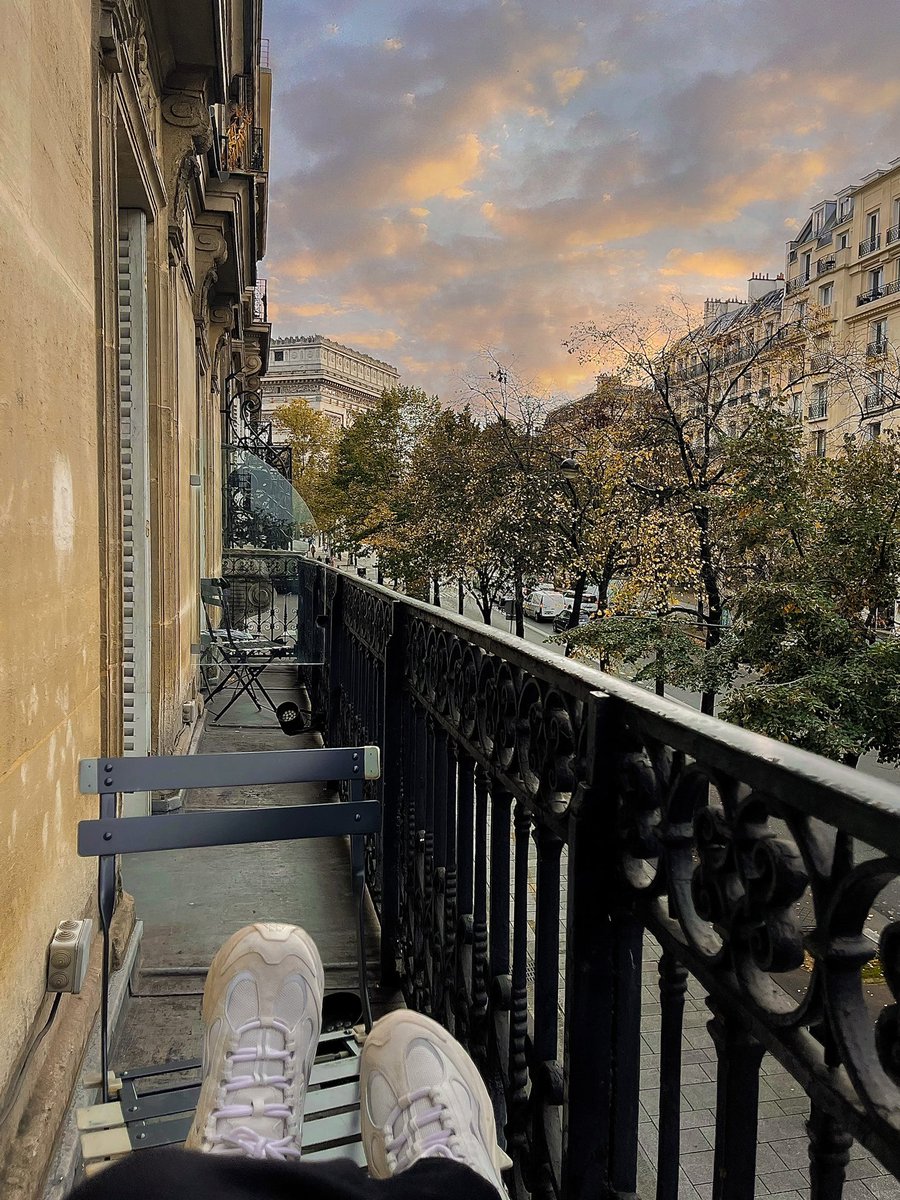 view from my balcony 🇫🇷
.
#benzinparis