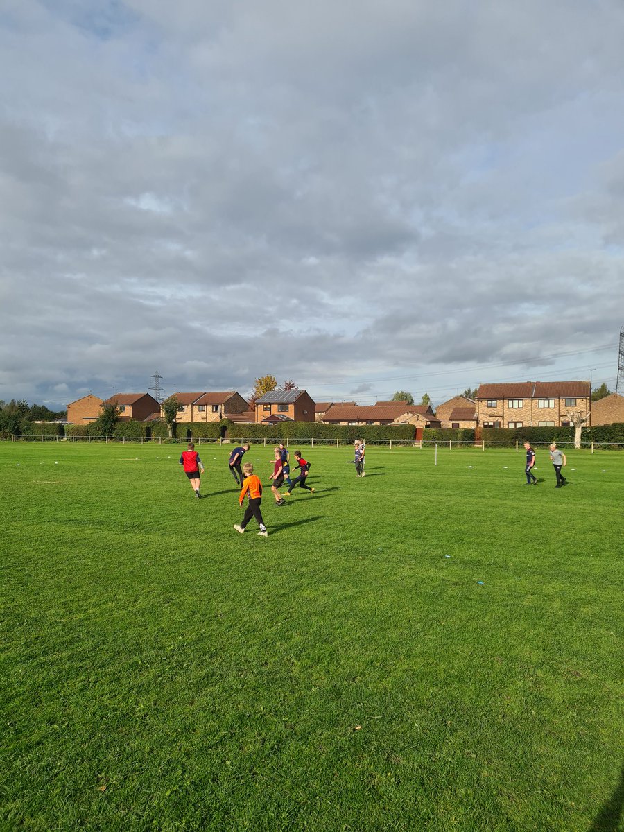 FevFoundation's tweet photo. Great start to October Activities @KnottingleyMus1, Dodgeball, Kick Tennis, Cricket and finished of with a game of Rugby, the kids started to fill in a food diary so we can advise them on what a health diary should look like
#healthyholidays #keepingkidsactive https://t.co/dI7Gkjq6Zt