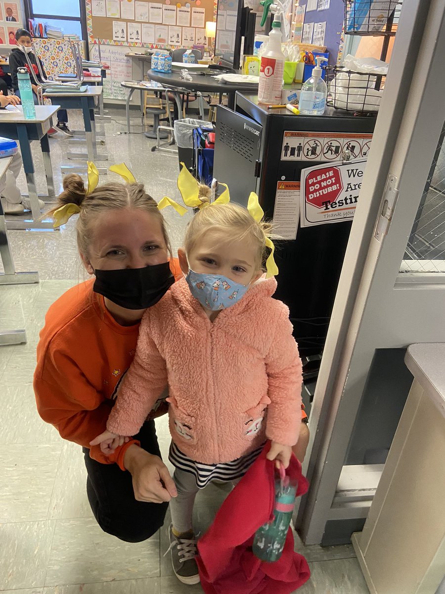 mrsbowlesclass's tweet photo. Crazy hair day with my best girl! https://t.co/BLk8FqgNzV