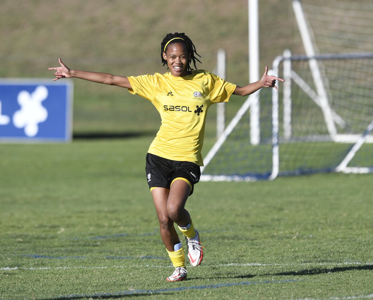 MabalengSC's tweet photo. FULL TIME !
Banyana Banyana 🇿🇦 6️⃣➖0️⃣ 🇲🇿Mozambique
⚽Bambanani Mbane
⚽⚽Linda Motlhalo
⚽⚽Hildah Magaia
⚽ Sibulele Holweni
South African leading 1️⃣3️⃣➖0️⃣ on aggregate.
@MaserameLinda celebrated her 50th cap in style
#AWCONQualifiers #MabalengSportsCenter #Mabalengsc. https://t.co/H6JYYu6mSL