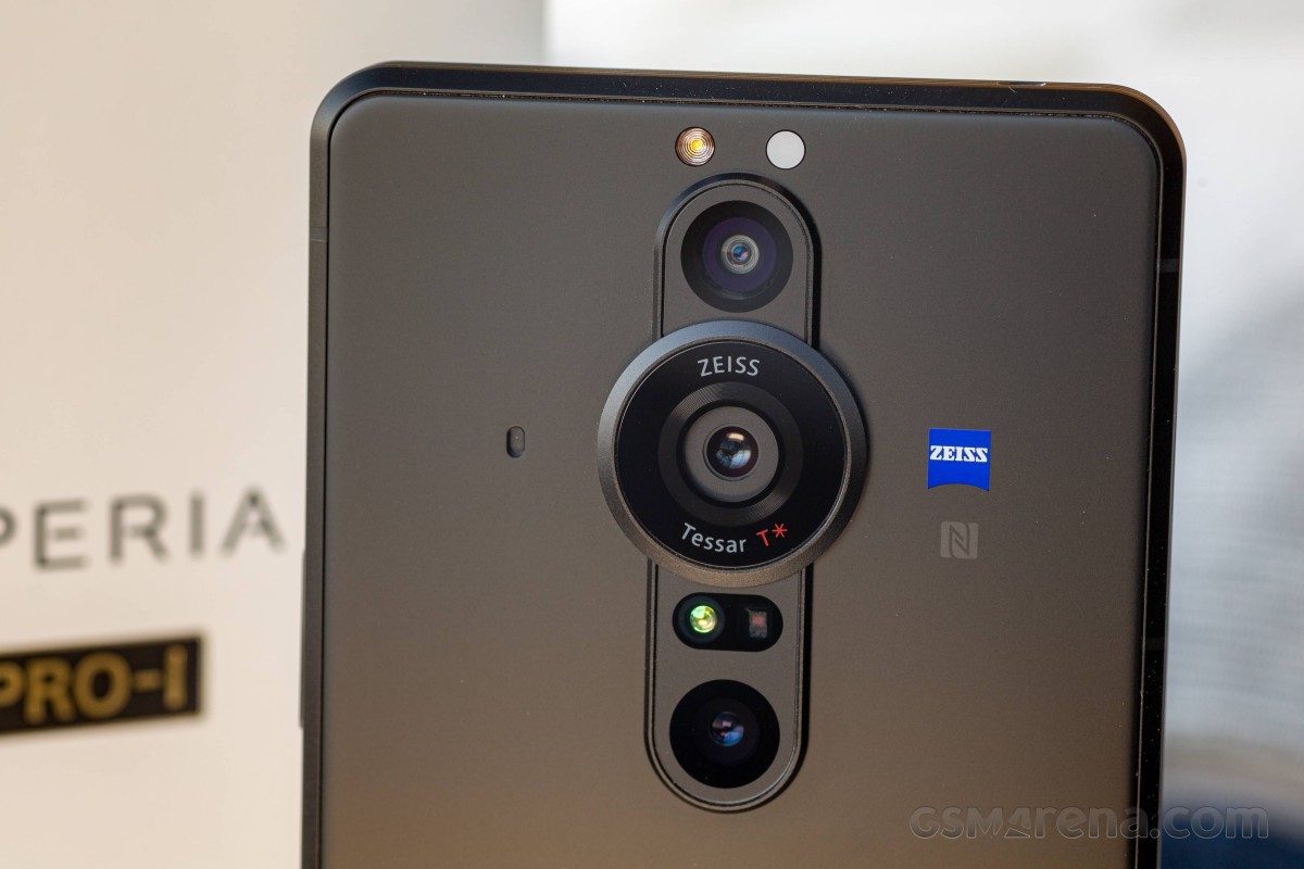 Sony S 2500 Xperia Pro Is Half 5g Phone Half 4k Hdr Monitor Live Streaming Device Digital Photography Review