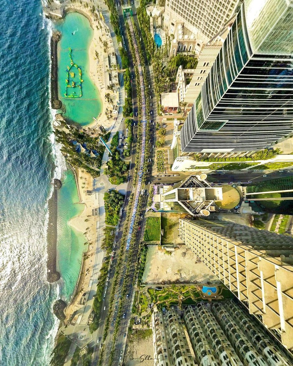 The view of the Sea meeting the city ✨

beautifully captured by [ <a href="/SltnPhoto/">𝕊𝕦𝕝𝕥𝕒𝕟</a> ] 😍