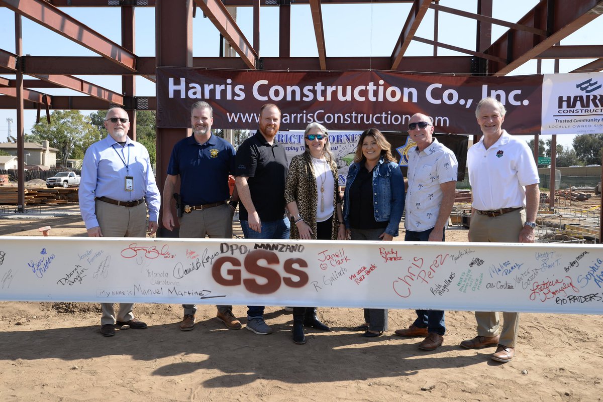 KitchellCos's tweet photo. Madera County Probation, Madera County District Attorneyβs Office, Harris Construction and Kitchell came together to celebrate the final beam raising for the future Hall of Justice during a topping-out ceremony. #kitchell #kitchellcem #kitchellconstructionmanagement https://t.co/qiG6nc098L