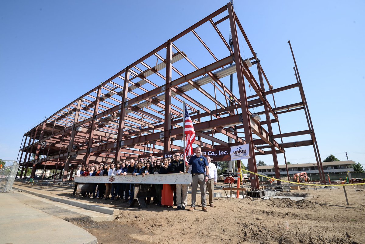 KitchellCos's tweet photo. Madera County Probation, Madera County District Attorneyβs Office, Harris Construction and Kitchell came together to celebrate the final beam raising for the future Hall of Justice during a topping-out ceremony. #kitchell #kitchellcem #kitchellconstructionmanagement https://t.co/qiG6nc098L