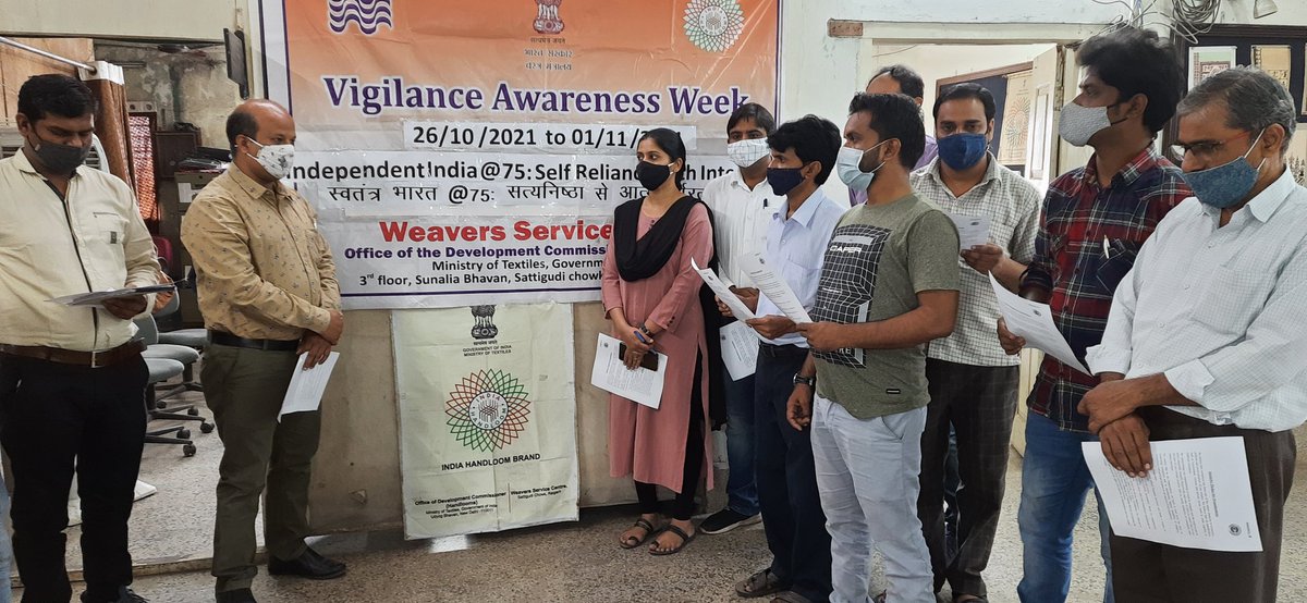 daripa_p's tweet photo. Celebration of Vigilance Awareness Week 2021 by Weavers Service Centre Raigarh Chhattisgarh
#vigilanceawarenessweek2021 
#cvc 
#AzadiKaAmritMahotsav https://t.co/EFriArQWNj