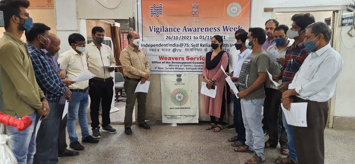 daripa_p's tweet photo. Celebration of Vigilance Awareness Week 2021 by Weavers Service Centre Raigarh Chhattisgarh
#vigilanceawarenessweek2021 
#cvc 
#AzadiKaAmritMahotsav https://t.co/EFriArQWNj