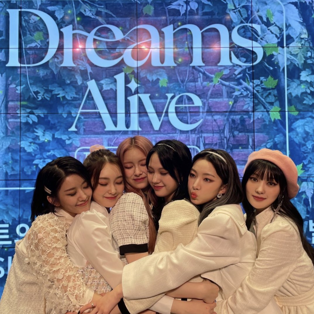 👻 #DreamNote's 1st Day Sales 💿

Dreamlike: 172
Dream:us: 97
Dream Wish: 288
#DreamsAlive: 702 *NEW!*

THE MASSIVE GROWTH! 🎉 Pages are always proud of you, <a href="/iMe_Dreamnote/">드림노트(DreamNote)</a>! 🥺
Credits to <a href="/girlgroupsales/">girlgroups album sales</a> for the first three album sales!

#드림노트 #DreamNote_Is_Here