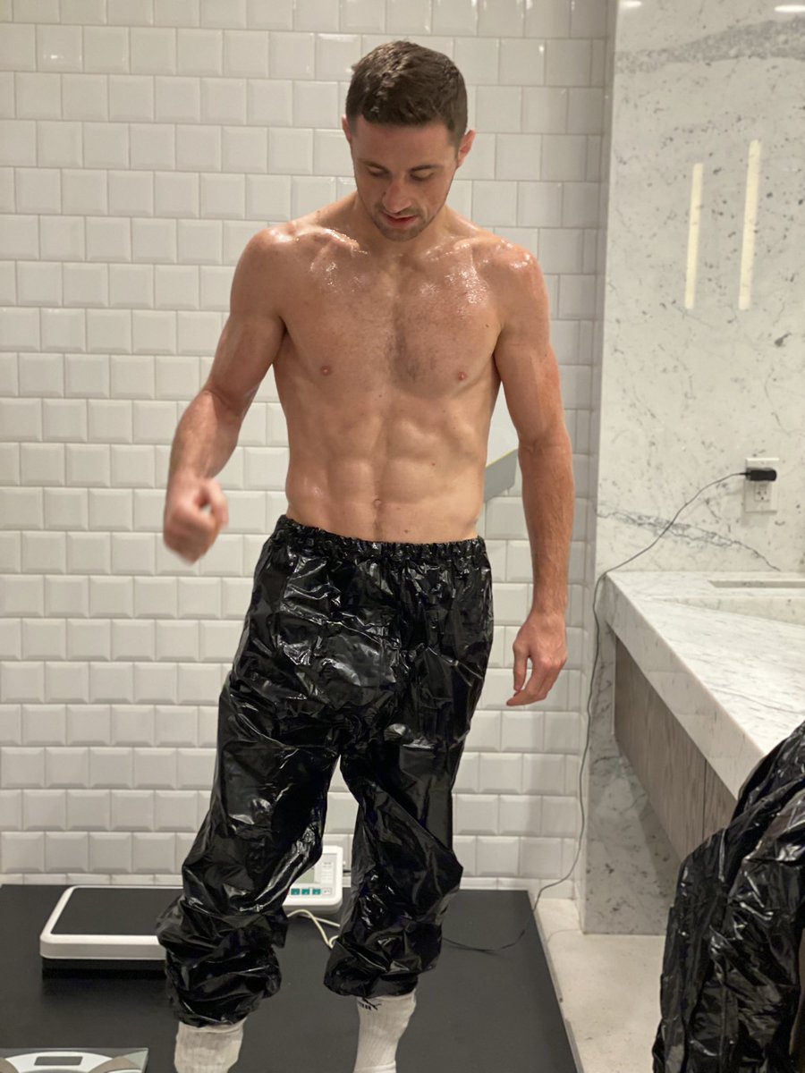 BrendanMMA's tweet photo. Flew to Miami on Friday. Cut 18lbs in 4 days. All for a 1% chance that somebody missed weight or got injured. I’m glad they didn’t as I wouldn’t wish for another mans demise. I was here. I’m always ready. Next year I’ll be back for my belt! Best of luck in the fight boys https://t.co/Hn3lqz7XxW