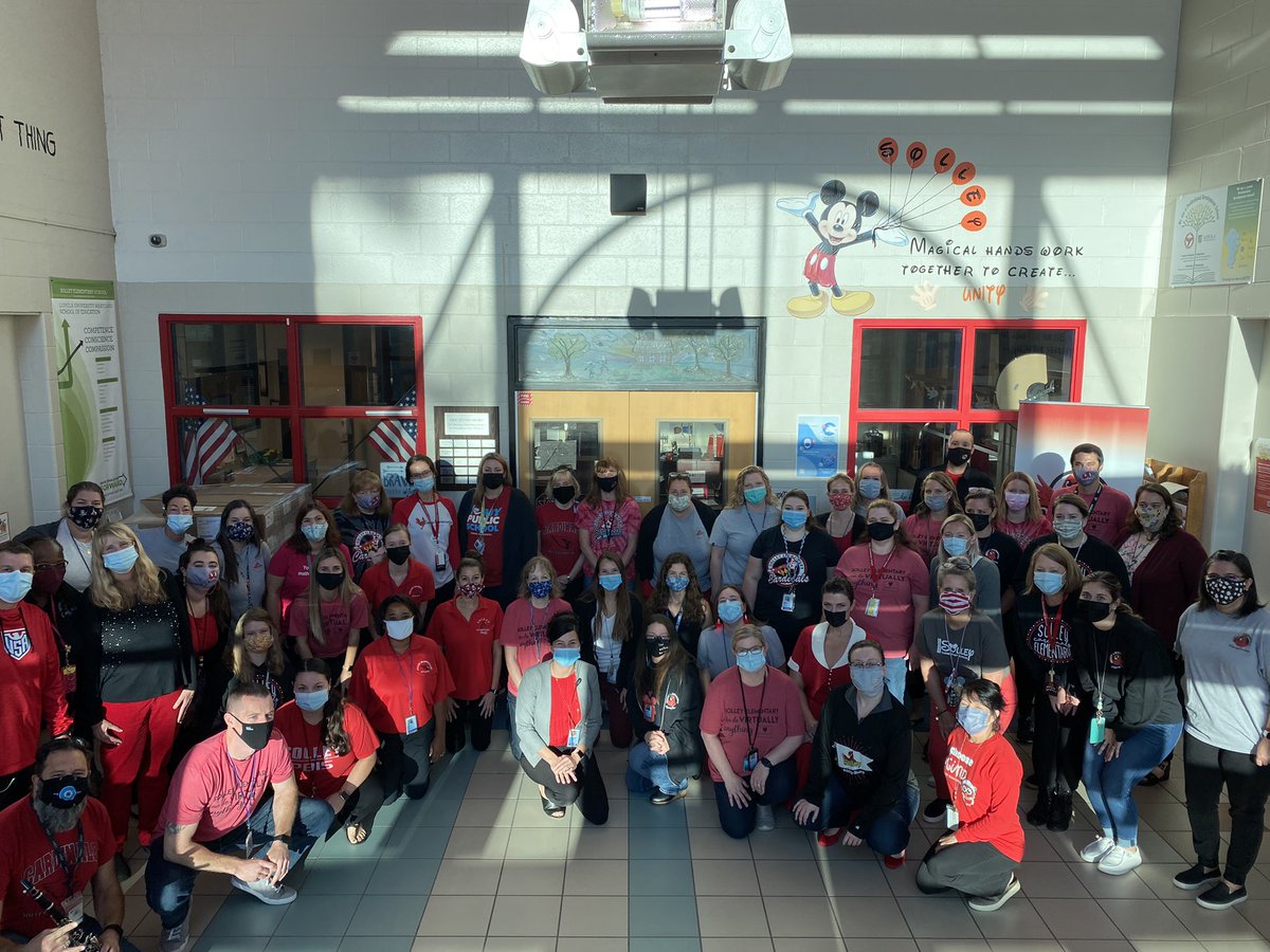 SolleyAACPS's tweet photo. It’s Spirit Week & we are #SolleyStrong! #AACPSAwesome https://t.co/kY1ug7a3xh