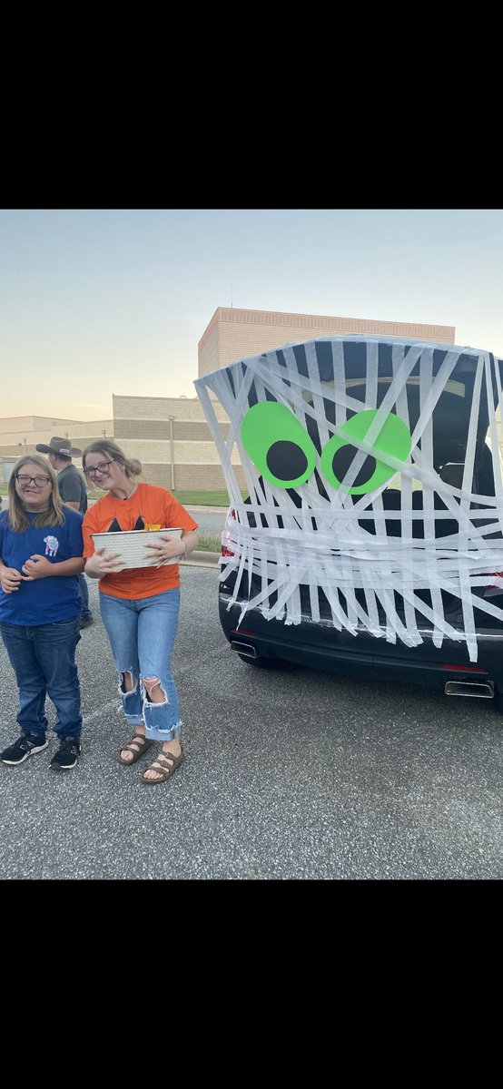 pottsboroffa's tweet photo. We had a great turn out at our Trunk or treat! Thanks to everyone that came out! 🎃🍭👻🕸🦇🍬 https://t.co/LrDBKUrfNi