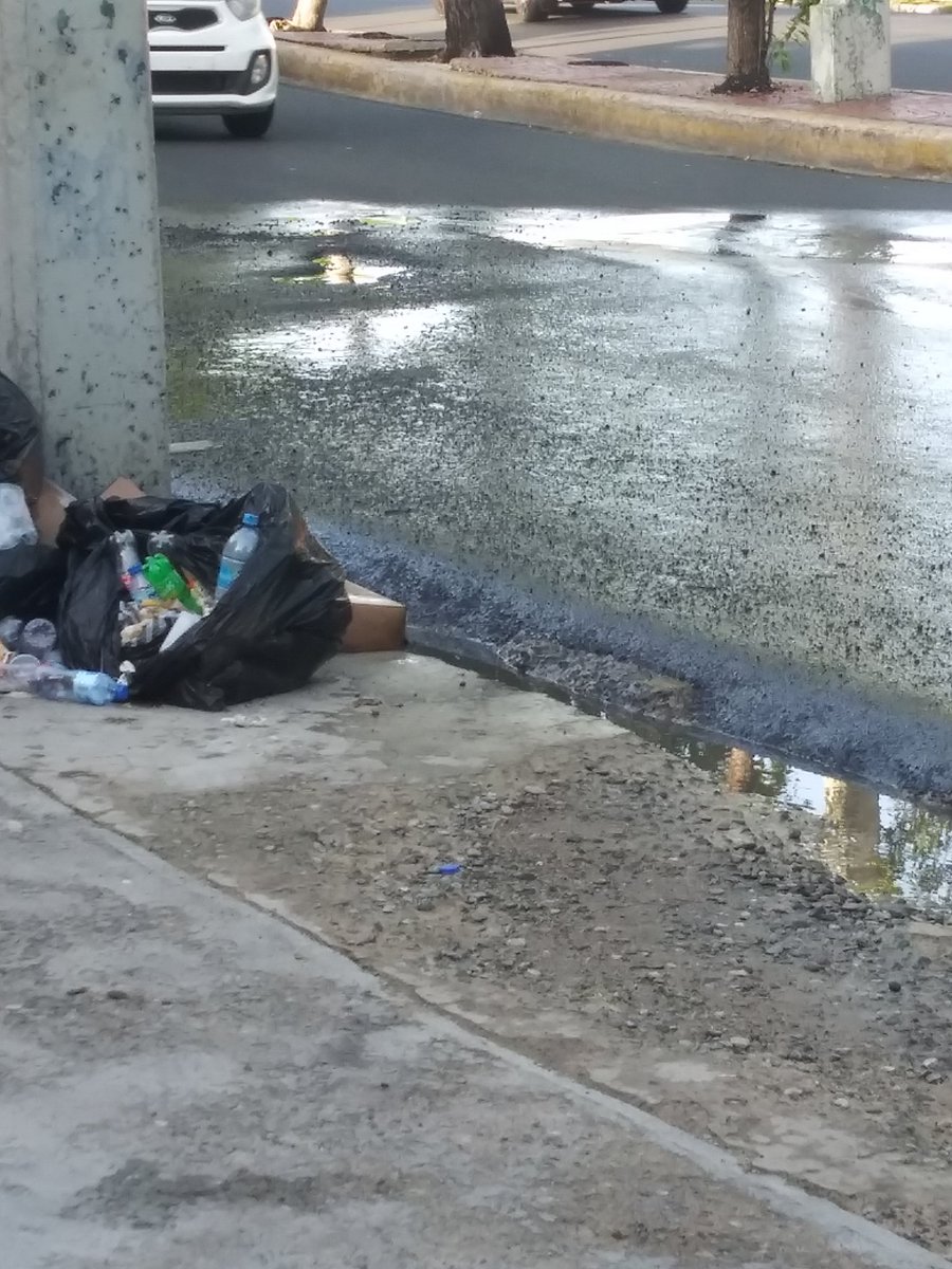 gardel0125's tweet photo. @caasdrd averia en la Ortega y gasett con paraguay.ens la fe frente a la plaza de la salud. https://t.co/5j2dyfpc2M