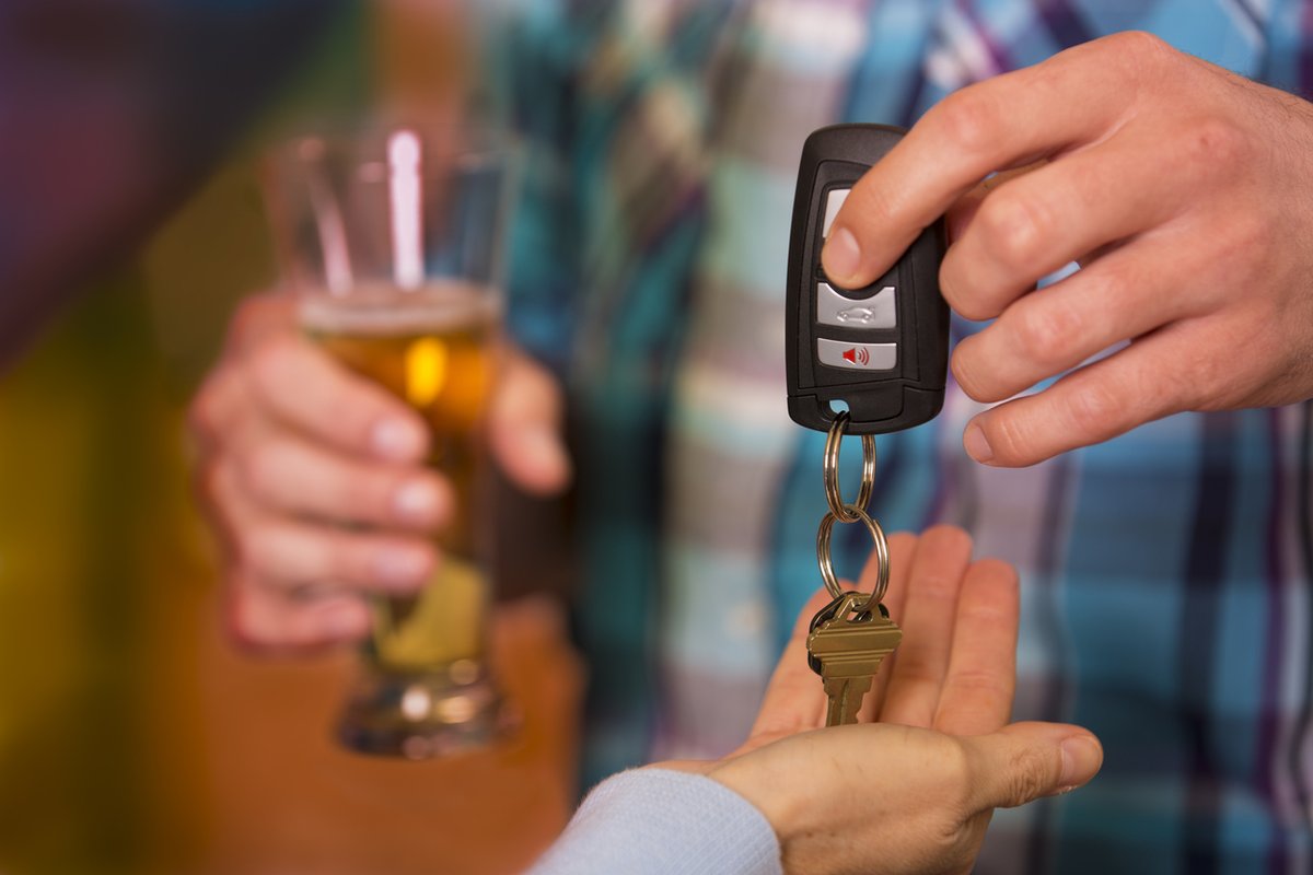 PsychiatristCNS's tweet photo. Do not drink, do not drive: Alcohol use disorder in the elderly. https://t.co/S4uXwJ4s46 New #CME and case study via @BannerAlzheimer. 

#Alzheimers #AlcoholChat #MedSM https://t.co/RhCLpzjcmM