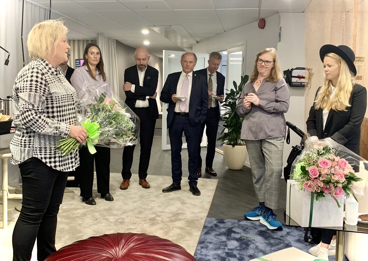 Bra avrundning på styrelseinternat i <a href="/BusinessSweden/">Business Sweden</a> styrelse, det första internatet med nye VD:n <a href="/jazzare/">Jan Larsson</a>. Ordförande Ulrica Messing avtackade avgående ledamöter @SosLindblom &amp; @HausslingE
Och framför allt - riktigt bra diskussioner om hur Business Swedens vägval framåt ser ut.