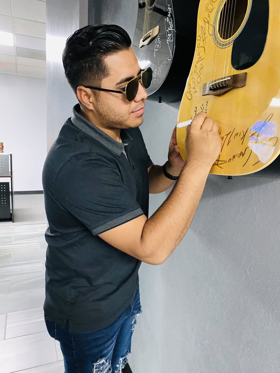 BandaLaExcesiva's tweet photo. Buenos días!!!
#BandaLaExcesiva #CDRecords #CamposRecords https://t.co/w9Nn3yN3rr