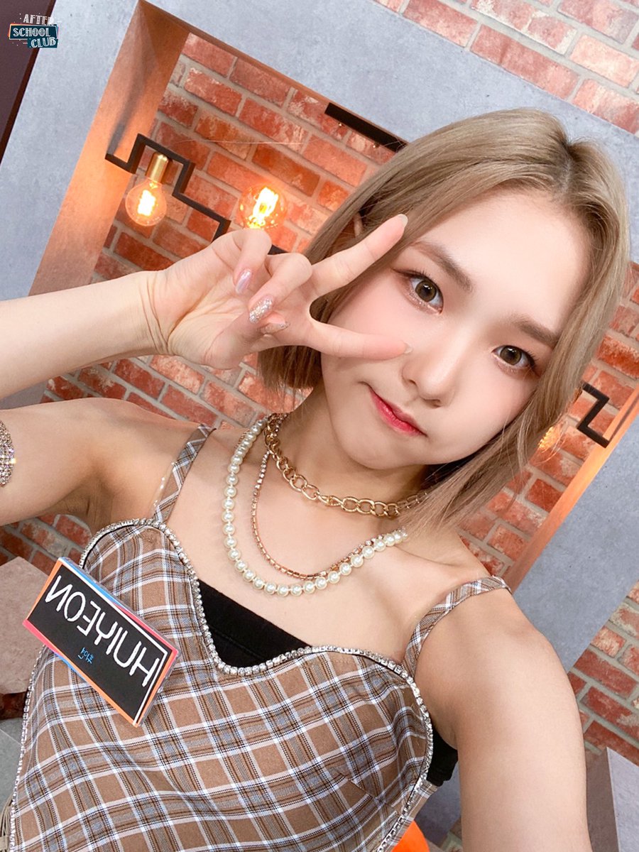 huiyeuon's tweet photo. A Monday which full of blessings. Today we went to The Show and After School Club to promote our comeback, #VIVACE. It was so fun to show various charms from me— Huiyeon. In the future, I’ll show you more various charms from me so please give a lot of interest on @LITCHSUM. ✧ https://t.co/jm8j3oKXsV