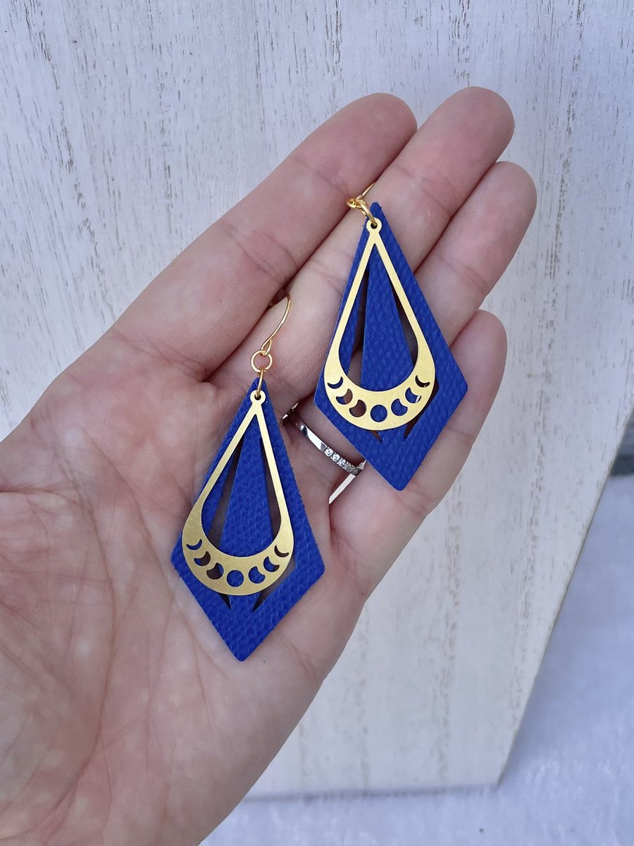 TheOpalLotus's tweet photo. Lots of cute earrings available!
Orders ship today💛🌸✨

https://t.co/XBCOxyOECf https://t.co/t4DJFBDZ1a
