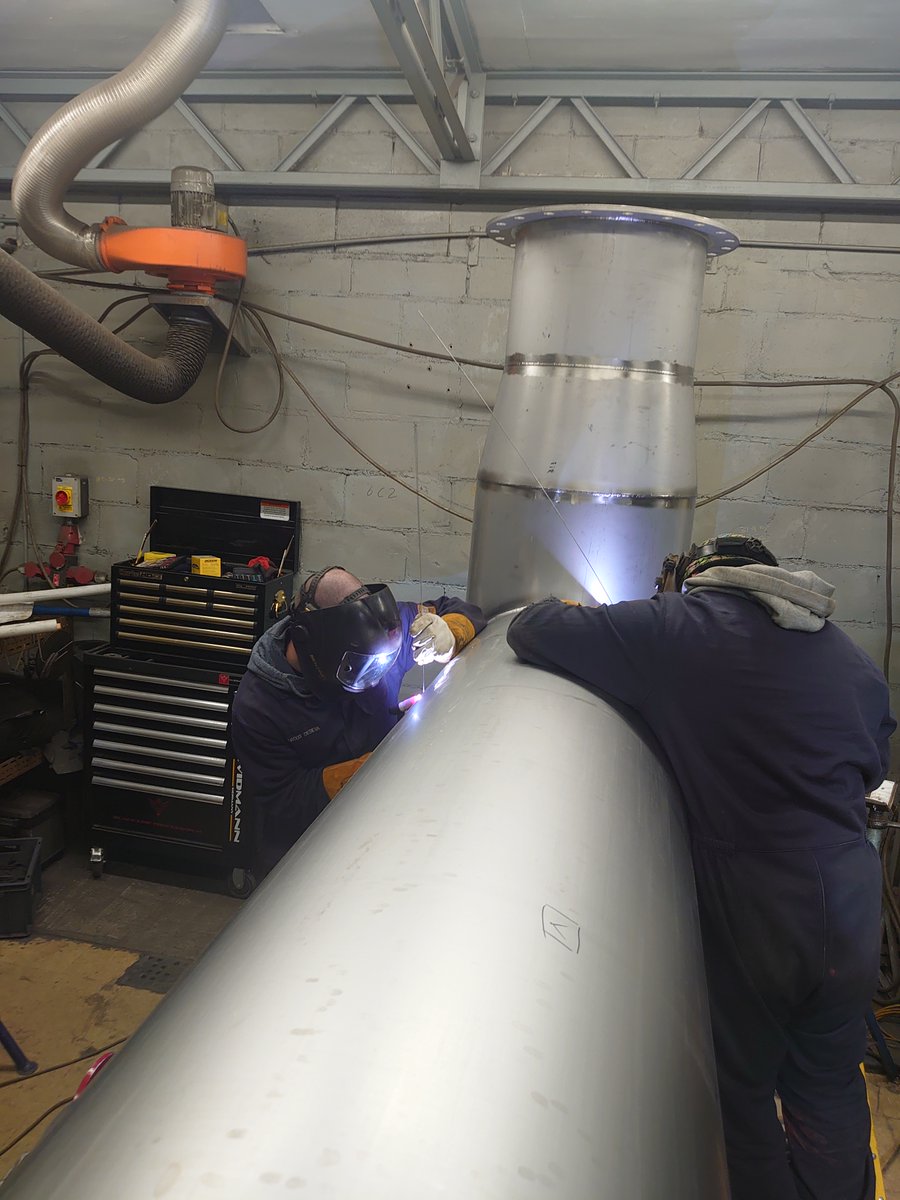 pims_solutions's tweet photo. Two of our welders busy in the workshop, working on a 600mm flue for one of our Projects in Nottingham.
#welders #flue #energysolutions #mechanicalsolutions #engineering #LTHW #DHW #steelwork https://t.co/IIJraoP9hl