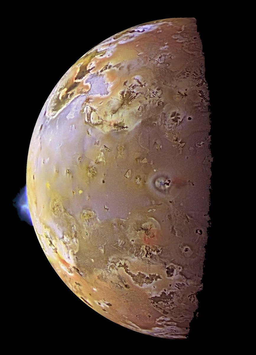 Xavi_Bros's tweet photo. Io is a Jupiter moon with a prominent volcanic activity. 
The tidal forces from Jupiter sure explain why this is the most volcanic object in the Solar System.
Images from NASA’s Galileo &amp; New Horizons probes https://t.co/xBrnnAP2Ij